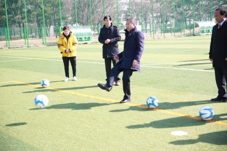 장안구 여성축구단 시축식 개최